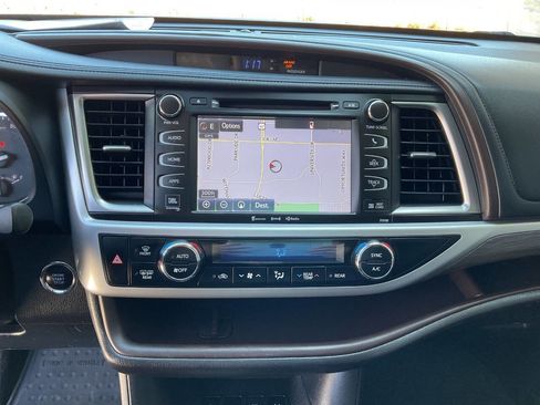 Used 2018 Toyota Highlander Limited image 22