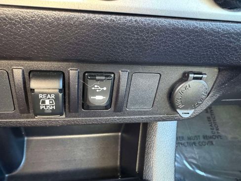 Used 2019 Toyota Tacoma SR5 image 34