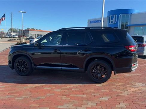 New 2025 Honda Pilot Touring image 9