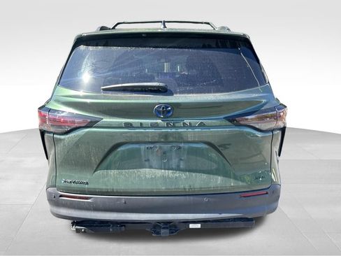 Used 2025 Toyota Sienna XLE Woodland Edition AWD/4WD image 4