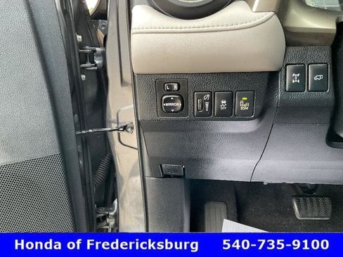 Used 2013 Toyota RAV4 Limited AWD/4WD image 43