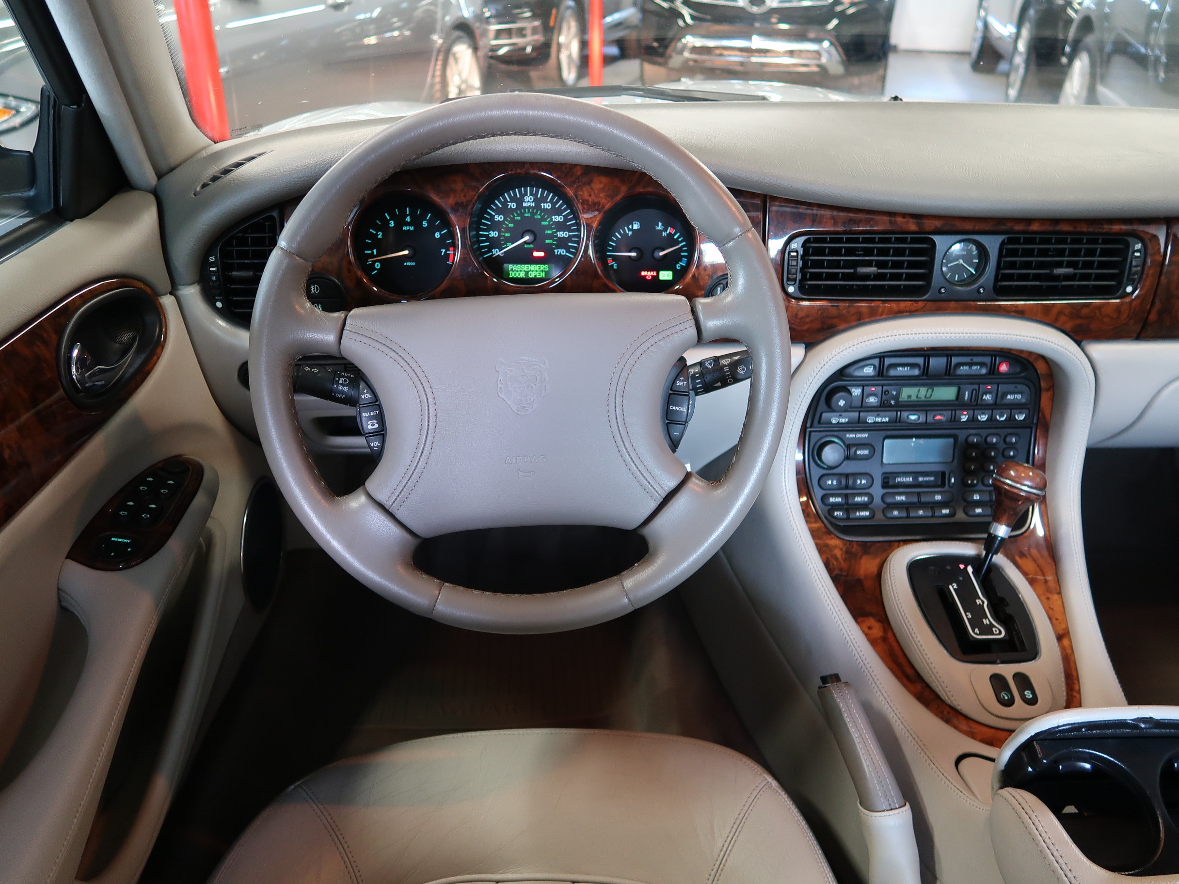 Used 1999 Jaguar XJ8 RWD image 16