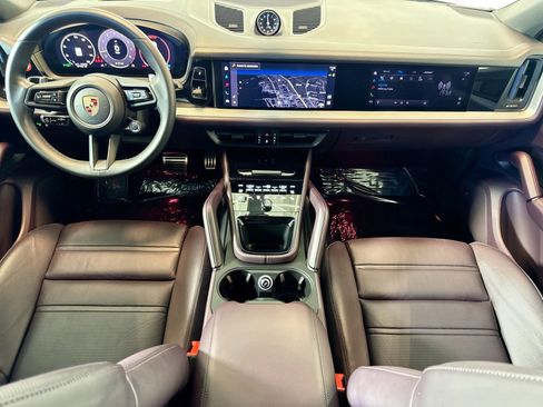 Used 2024 Porsche Cayenne S image 19