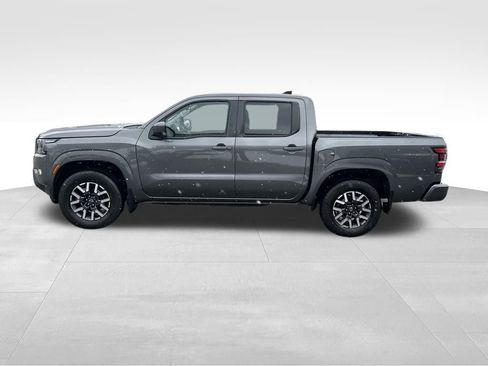 Used 2022 Nissan Frontier SV image 2