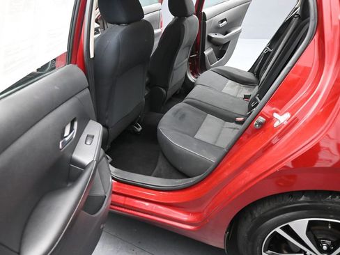 Used 2021 Nissan Sentra SV FWD image 16