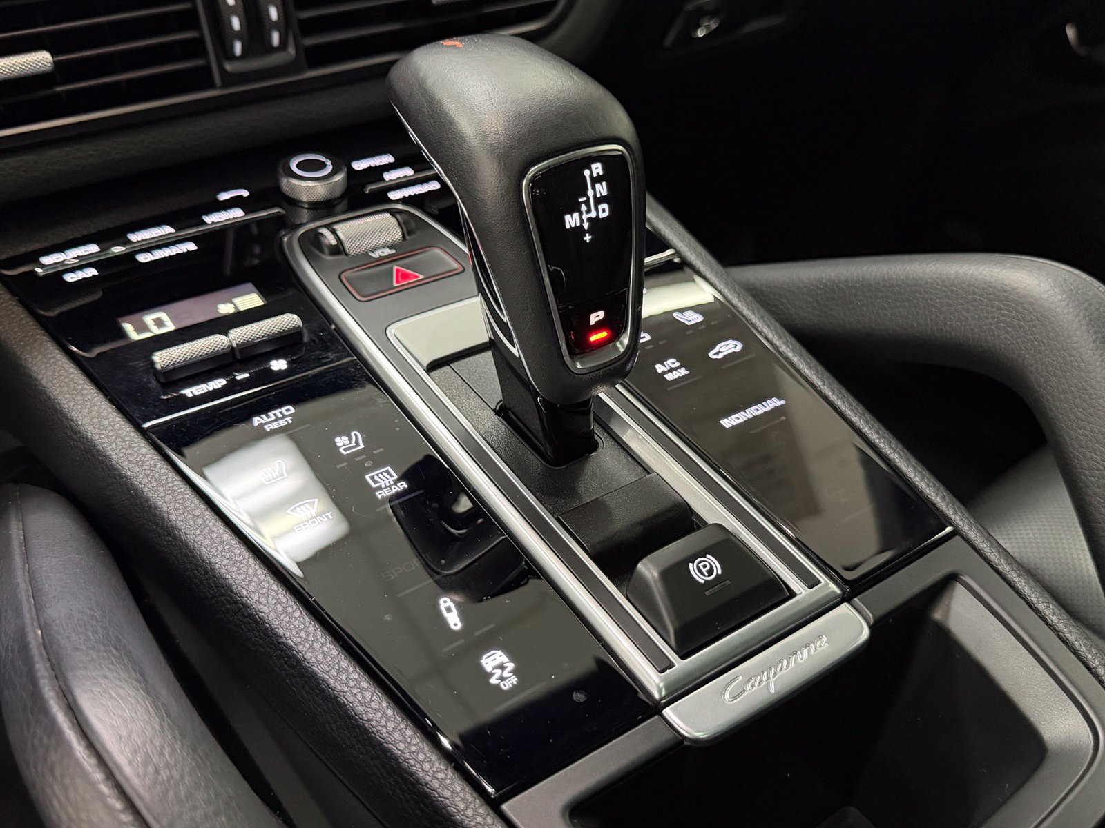 Used 2022 Porsche Cayenne E-Hybrid w/ Premium Package AWD/4WD image 32