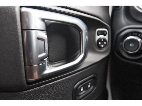Used 2020 Jeep Wrangler Unlimited Sahara AWD/4WD image 20