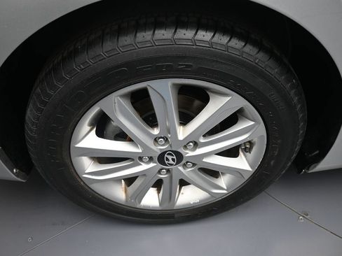 Used 2015 Hyundai Elantra SE w/ Option Group 03 FWD image 13