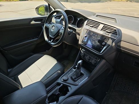 Used 2021 Volkswagen Tiguan SE AWD/4WD image 13