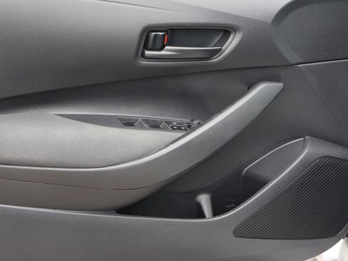 Used 2022 Toyota Corolla LE image 20