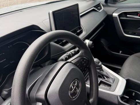 Used 2025 Toyota RAV4 XLE w/ Convenience Package FWD image 10