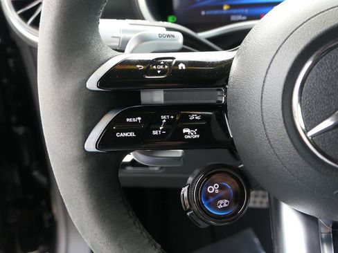 Used 2023 Mercedes-Benz SL 63 AMG 4MATIC w/ Driver Assistance Package image 17