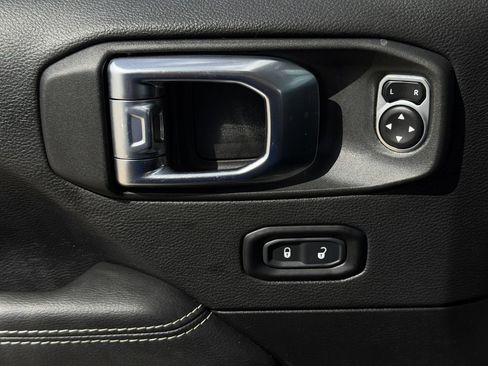 Used 2023 Jeep Wrangler Unlimited Sahara AWD/4WD image 25