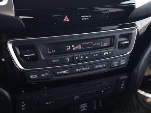 Used 2018 Honda Pilot Touring image 18