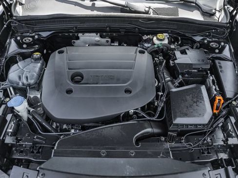 Certified 2024 Volvo XC40 B5 Plus w/ Protection Package Premier AWD/4WD image 20