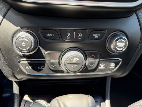 Used 2021 Jeep Cherokee Latitude Lux 80th Anniv w/ Quick Order Package 26U 80TH AWD/4WD image 16