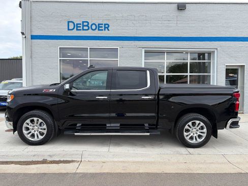 Used 2023 Chevrolet Silverado 1500 LTZ AWD/4WD image 2