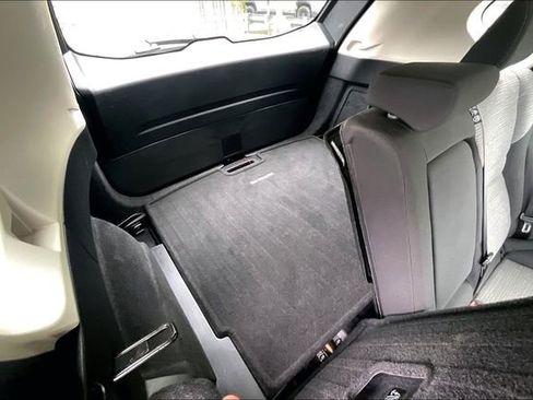 Used 2022 Nissan Rogue SV FWD image 28