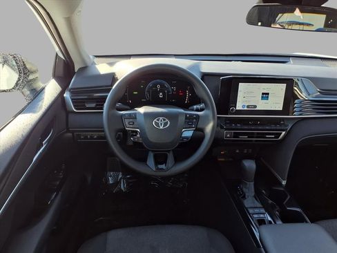 Used 2025 Toyota Camry LE image 4