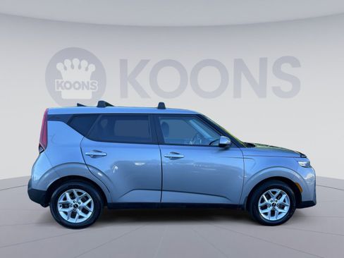 Used 2022 Kia Soul LX w/ Technology Package FWD image 12