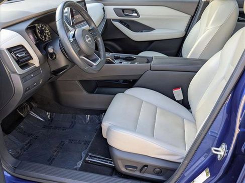 Used 2022 Nissan Rogue SV w/ SV Premium Package image 16