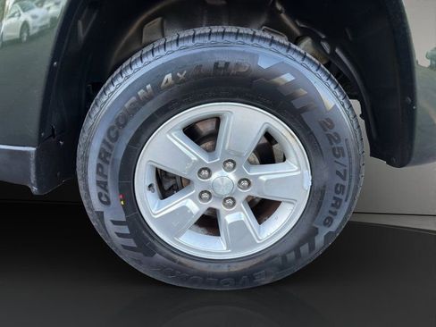 Used 2011 Jeep Liberty Sport image 22