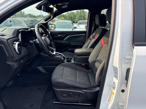 Used 2025 Chevrolet Colorado Z71 AWD/4WD image 11