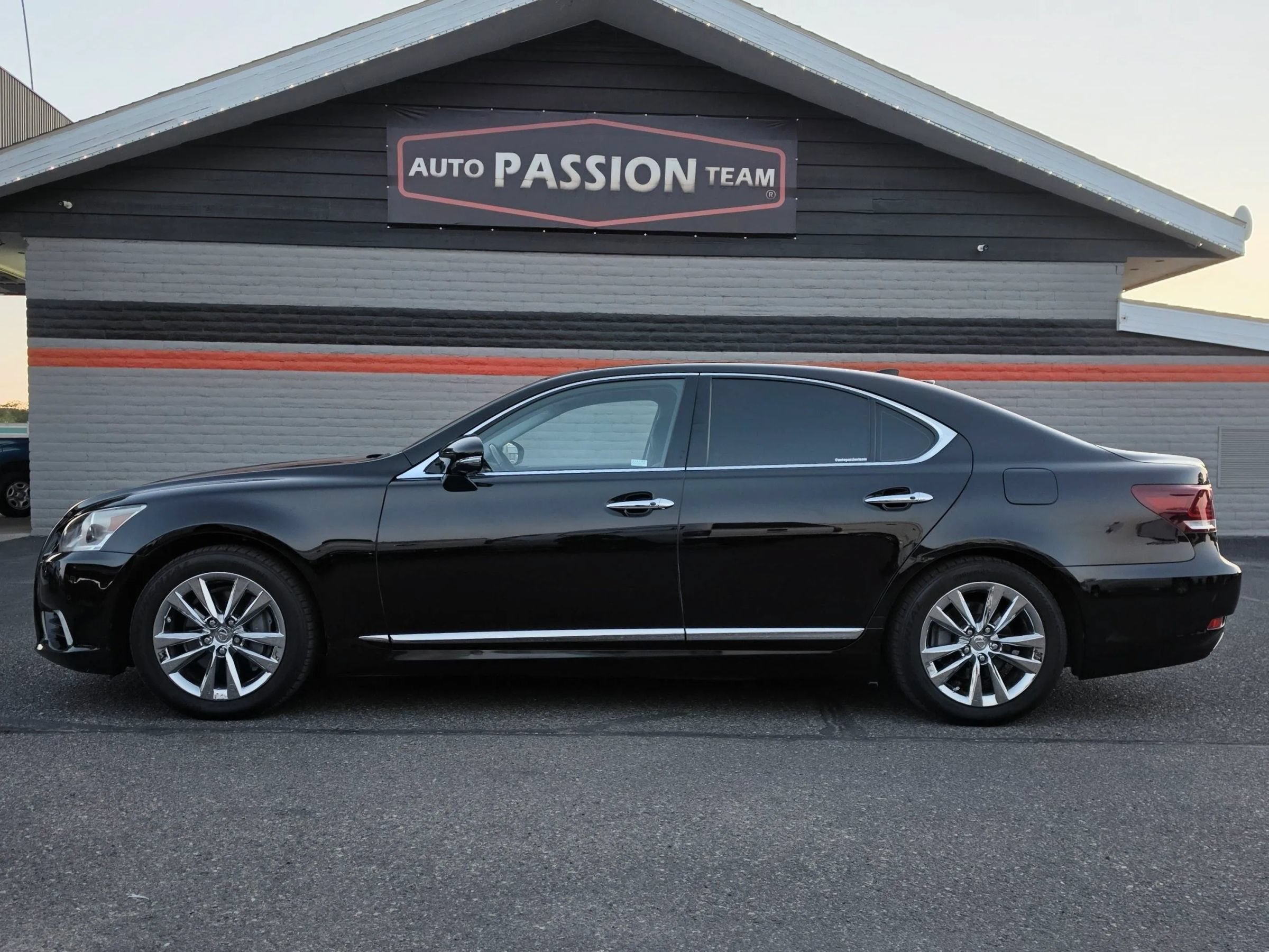 Used 2014 Lexus LS 460 w/ Comfort Package RWD image 2