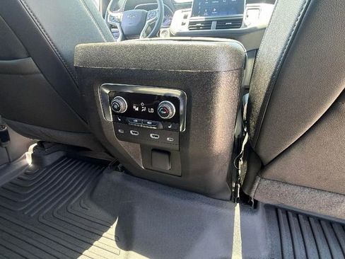 Certified 2024 Chevrolet Suburban Z71 w/ Luxury Package AWD/4WD image 36