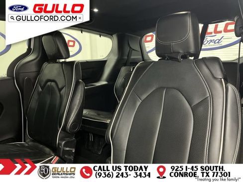 Used 2024 Chrysler Pacifica Limited w/ S Appearance Package FWD image 14
