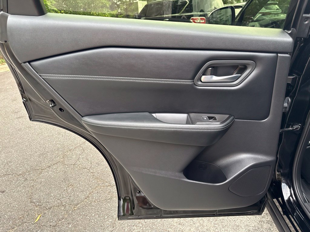 Certified 2025 Nissan Rogue SL FWD image 32