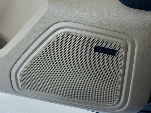 Used 2025 Porsche Macan image 12