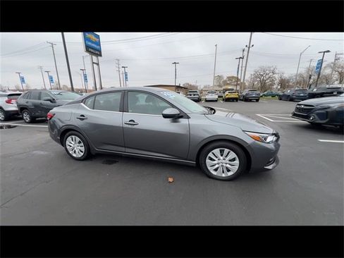 Used 2023 Nissan Sentra S image 9