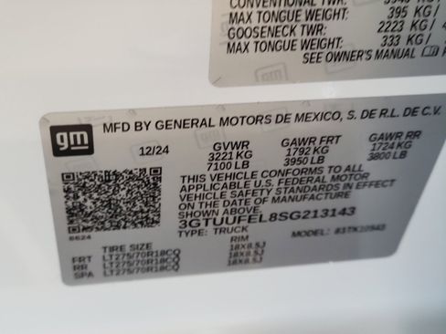 Used 2025 GMC Sierra 1500 AT4X image 32