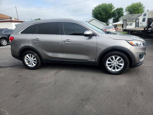 Used 2016 Kia Sorento LX w/ LX Convenience Package AWD/4WD image 4