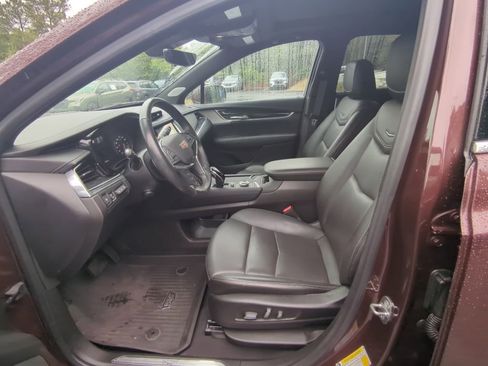 Used 2022 Cadillac XT5 Premium Luxury w/ Technology Package FWD image 9