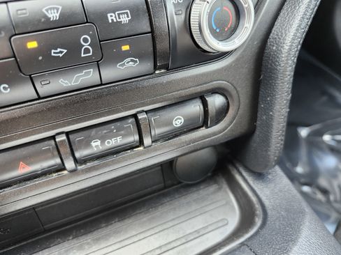 Used 2020 Ford Mustang Coupe RWD image 8