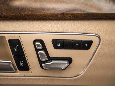 Used 2016 Mercedes-Benz E 350 4MATIC Sedan image 40