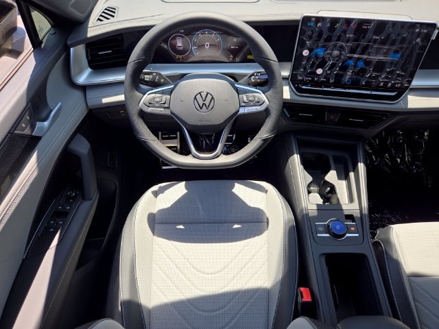 New 2026 Volkswagen Tiguan SE R-Line FWD image 9