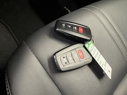 Used 2022 Toyota Corolla XLE FWD image 27