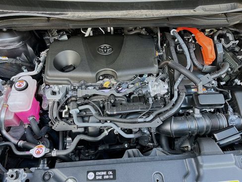 Used 2025 Toyota Sienna Platinum AWD/4WD image 33