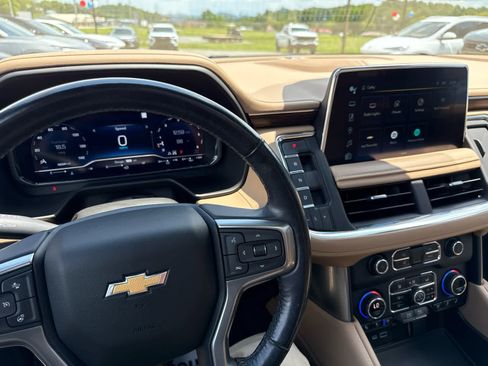 Used 2023 Chevrolet Tahoe Premier AWD/4WD image 9