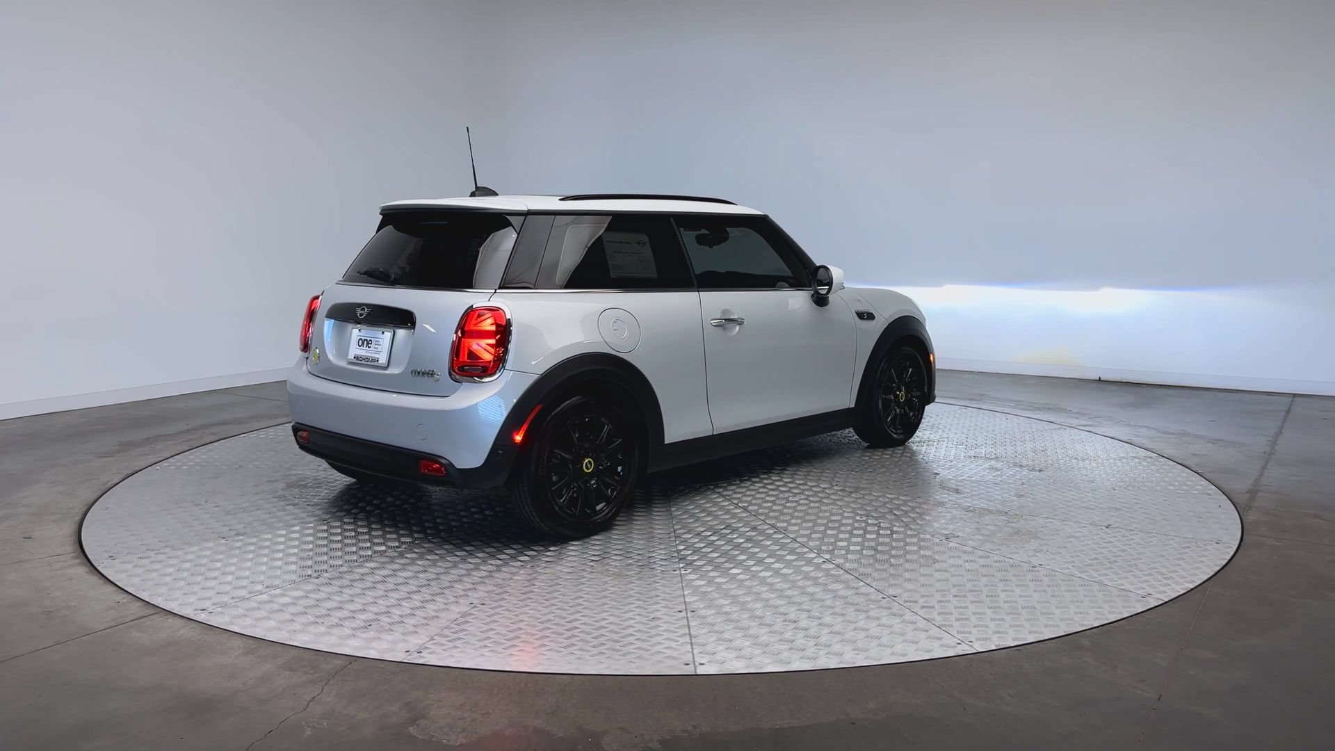 Used 2023 MINI Cooper SE FWD image 8