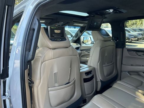 Used 2018 Cadillac Escalade Platinum image 12