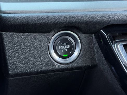 Used 2024 Chevrolet Traverse LT image 28