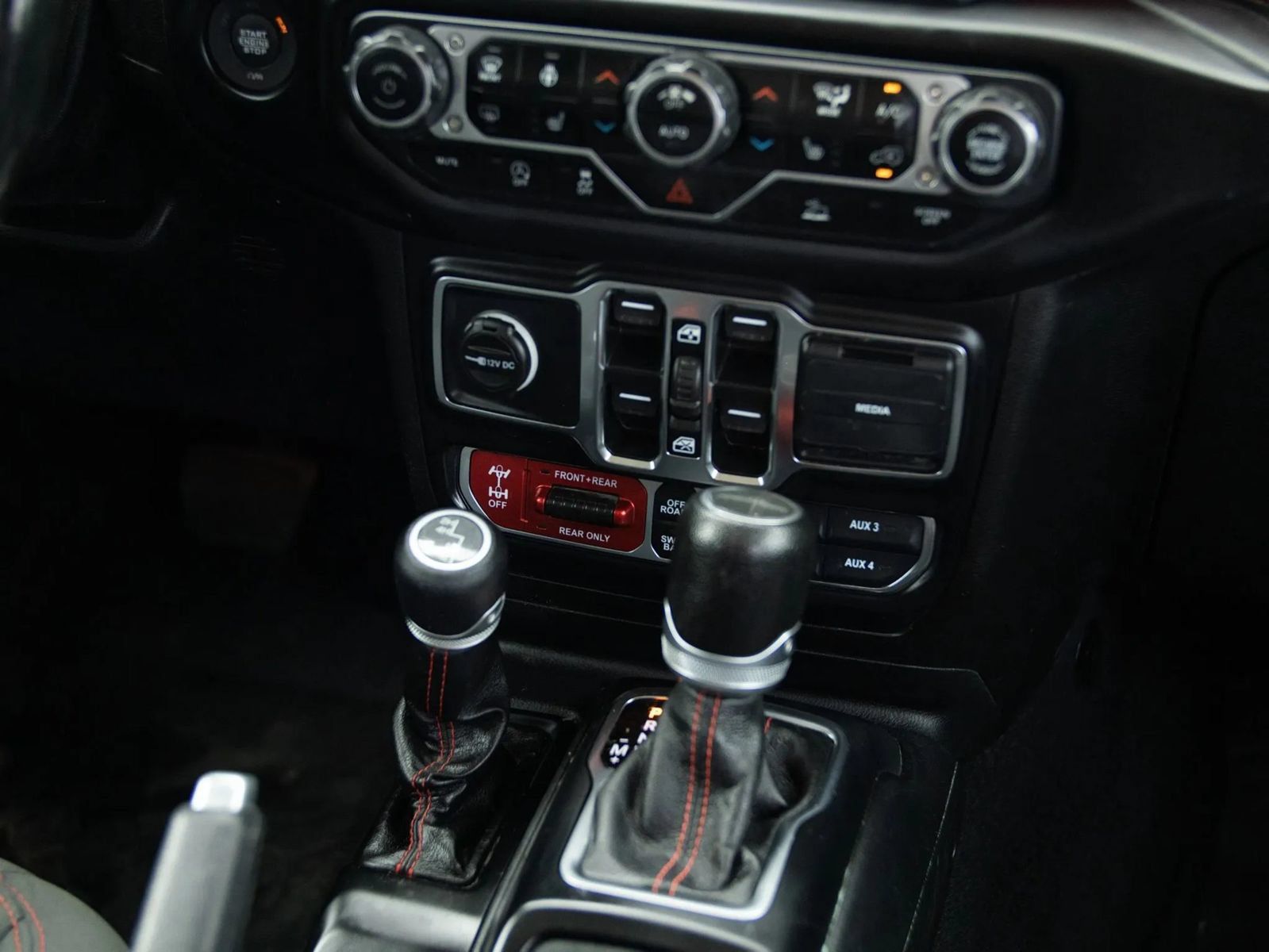 Used 2021 Jeep Gladiator Rubicon w/ Cold Weather Group AWD/4WD image 34