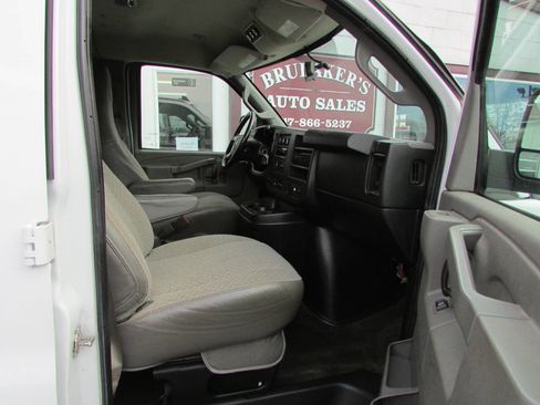 Used 2017 Chevrolet Express 3500 LT w/ LT Preferred Equipment Group RWD image 6