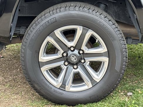 Used 2016 Toyota Tacoma Limited image 27