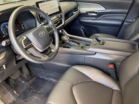 Certified 2024 Toyota Grand Highlander AWD image 11