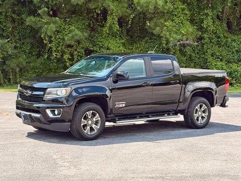 Used 2017 Chevrolet Colorado Z71 w/ Z71 Midnight Edition AWD/4WD image 2